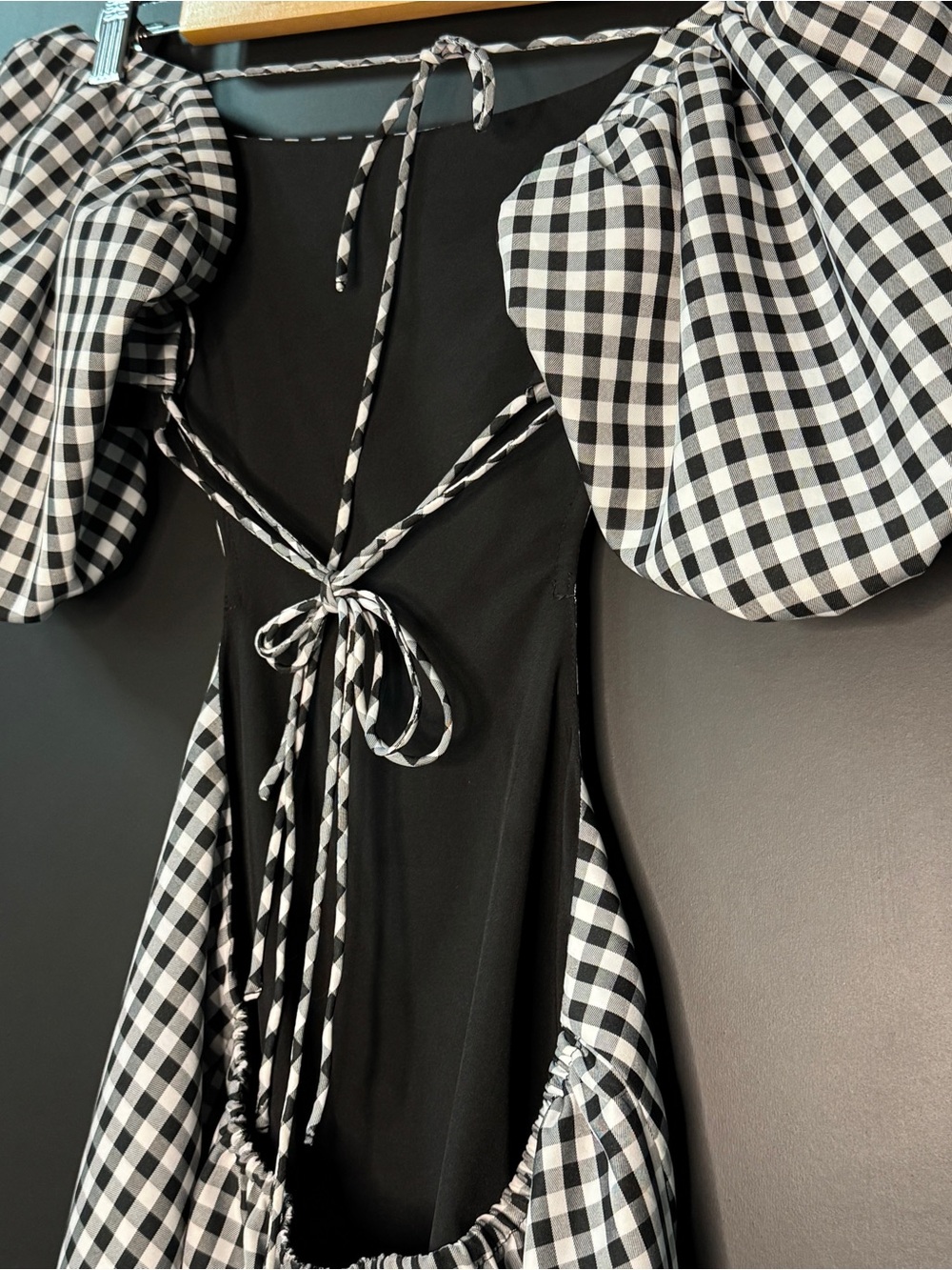 More To Come - Bethanie Puff Sleeve Mini Dress XS - NWOT - Gingham Cutout - Picture 5 of 7